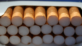 Golpe del Gobierno al tabaco: advierte sobre su precio y prohibirá fumar en todos estos espacios
