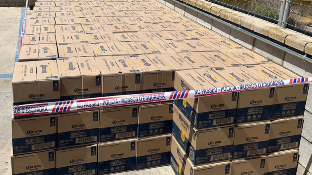 Un conductor pierde 8.800 cervezas en su descanso y un pueblo se las quiere quedar para sus fiestas: la Policía actúa y resuelve el caso