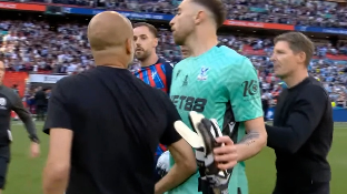 Guardiola pierde los nervios con el portero rival tras perder la final 